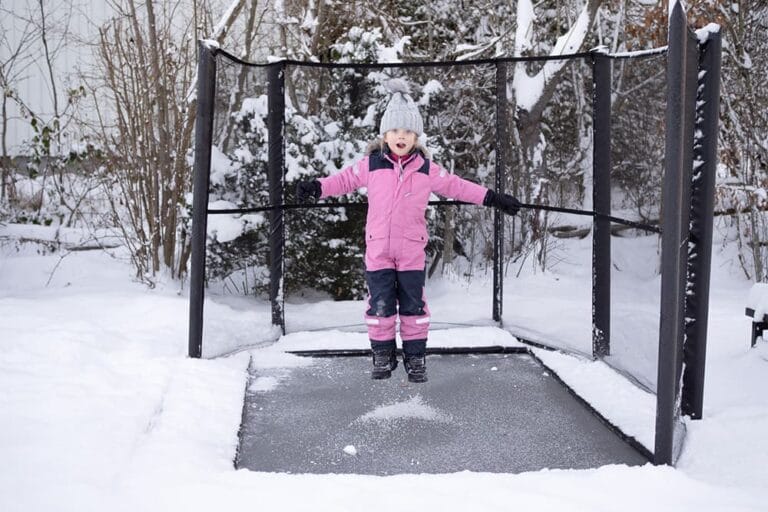 Att hoppa studsmatta på vintern 6 wintertrampoline 3x2